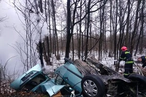 Моторошна аварія поблизу Вінниці – легковик від зіткнення розірвало навпіл 