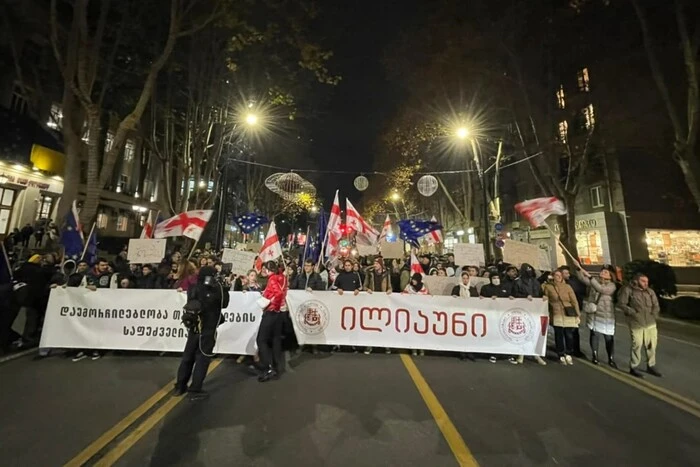 Пʼятий день протестів. Що зараз відбувається у центрі Тбілісі