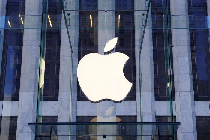 Співробітники Apple звинувачують компанію у стеженні за їхніми особистими смартфонами