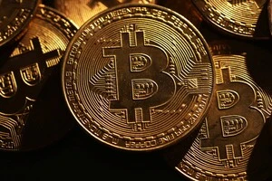 Bitcoin оновив історичний максимум: його вартість перевищила $102 тисячі