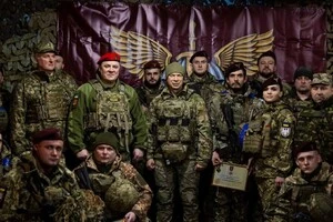 Сирський вручив нагороди артилеристам, які ведуть бої на Курщині