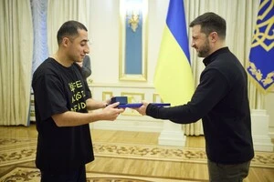 Президент вручив волонтерам спеціальну відзнаку «Золоте серце» (фото)