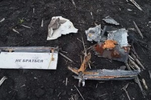 Уламки впали на відкриту територію