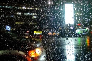 Хмарно і місцями з дощем: прогноз погоди на 8 грудня