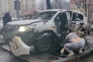 В окупованому Донецьку вибухнув автомобіль: стало відомо, хто міг бути за кермом (оновлено)