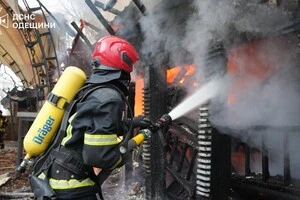  На пляжі «Аркадія» в Одесі сталась пожежа у закладі відпочинку 