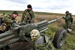 Окупанти масовано обстріляли Херсон: багато влучань в житлові будинки