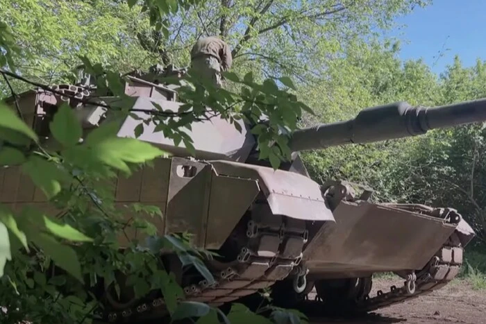 Екіпаж Abrams уцілів після масованої атаки безпілотників