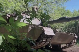 Танк Abrams, яким керував український екіпаж, витримав атаку ворожих дронів у Курській області 