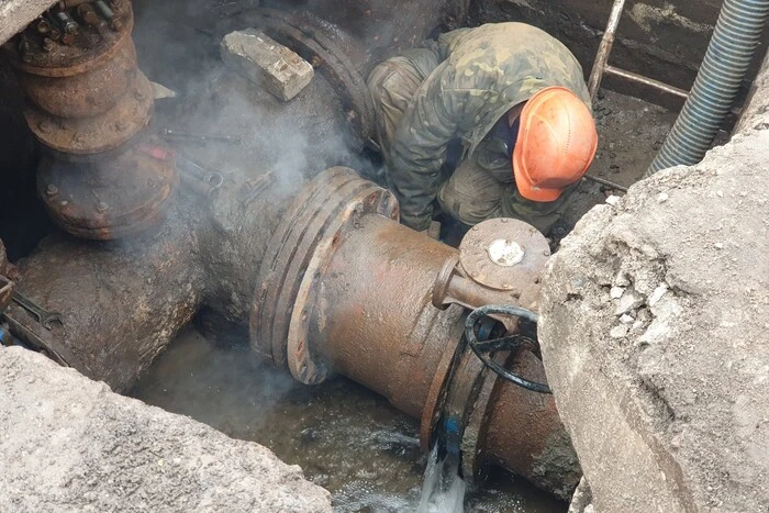 У Голосіївському районі столиці стався прорив трубопроводу, рух перекрито