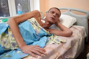 Олександра привезли до харківського шпиталю у тяжкому стані: з високою анемією та інтоксикацією через велику крововтрату