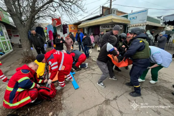 Окупанти вдарили по центральному ринку в Нікополі: є поранені