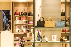 Байєри відправляють до Росії десятки посилок щотижня