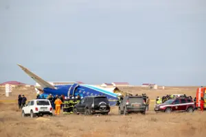 Пасажирський літак Embraer, який летів з Баку до Грозного, впав в аеропорту Актау