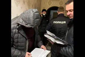 Заробляли на ухилянтах: проведено 39 обшуків у працівників ТЦК та ВЛК на Харківщині