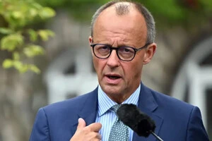 Мерц зазначив, що США, Франція та Велика Британія вже постачають в Україну далекобійні ракети, але водночас все ще не стали «стороною, що воює»