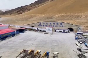 У Сіньцзяні зробили найдовший у світі тунель на високошвидкісній автостраді