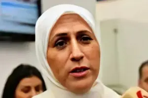 Майсаа Сабрін має ступінь магістра в галузі бухгалтерського обліку