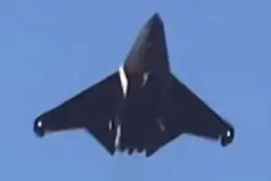 J-50 оснащений кількома відсіками для озброєння