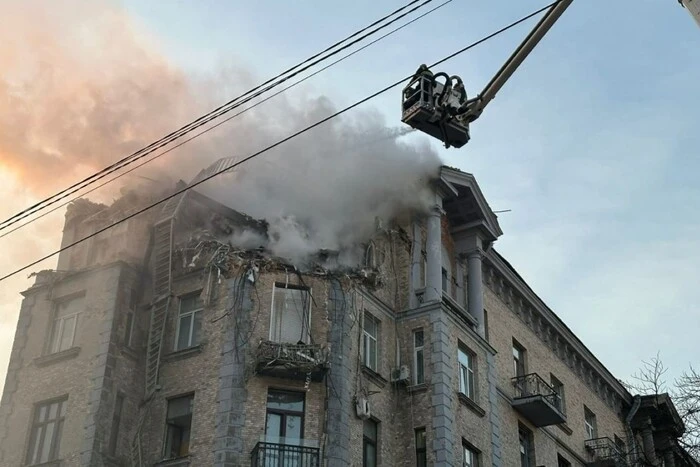 Атака дронів на Київ: зʼявилися фото наслідків