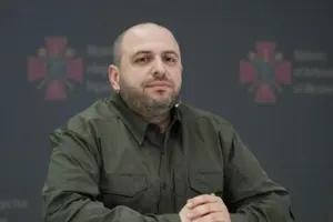 За словами Умєрова, події у Сухопутних військах безпосередньо впливають на ситуацію на фронті