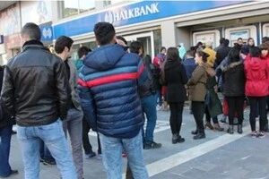 Ліміт на зняття готівки у Туреччині збільшився, але виникла більша проблема у банкоматах 