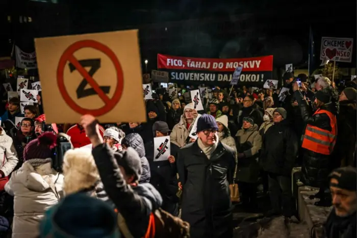 У Братиславі тисячі людей вийшли на протест проти Фіцо (фото)