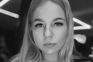 Дівчина отримала поранення в живіт