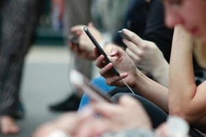 Уряд Греції презентував стратегію захисту неповнолітніх від інтернет-залежності