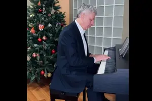 Нардеп Бойко після перевиховання у СБУ засів за фортепіано (відео)