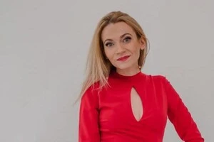 Руслана Величко-Трифонюк раніше обіймала посаду першої заступниці виконавчого директора Українського ветеранського фонду та була юристкою у благодійному фонді «Повернись живим»