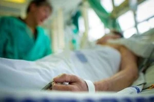 Померлій особі було більше 65 років і вона мала супутні захворювання