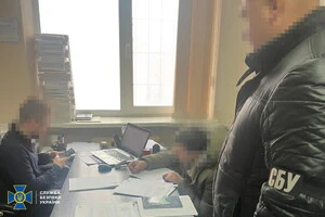 За матеріалами справи, фігуранти привласнили кошти, які призначалися на закупівлю автомобільних запчастин для карет швидкої медичної допомоги