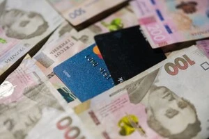 Українцям не блокуватимуть картки за часте зняття готівки