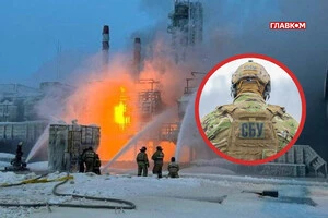 Пожарные тушат пожар на терминале «Новатэк» в порту Усть-Луга