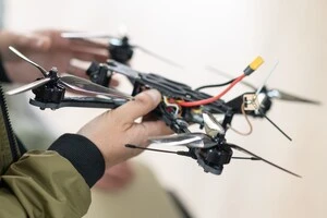 Волоконно-оптичні дрони повільніші та менш маневрені, ніж FPV