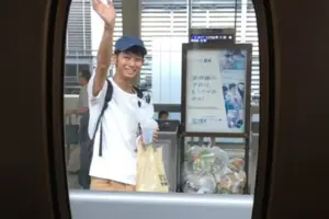 Робота Шоджі Морімото полягає в тому, щоб пропонувати себе незнайомцям, які шукають чиюсь компанію 