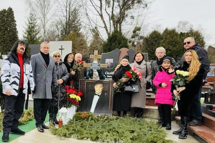 Рік без Білоножка. Рідні та друзі відвідали могилу артиста