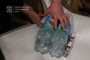 Прикордонники збирають посилку для побратимів 