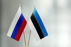 Прапори Естонії та Росії