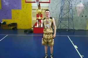 Печонкін служив у зенітному дивізіоні ППО, мав звання лейтенанта