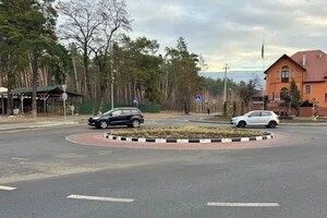 Кільцева розв’язка облаштована інклюзивними пониженнями та переходами