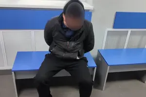 Чоловік кричав у під'їзді будинку та заважав відпочивати його мешканцям