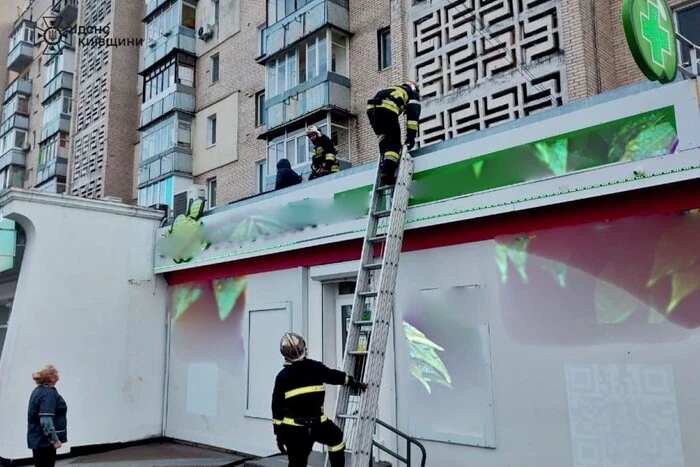 В Ірпені жінка випала з вікна четвертого поверху житлового будинку (фото)