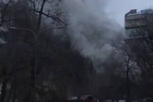 У центрі Києва сталося загоряння на електричній підстанції (оновлено)