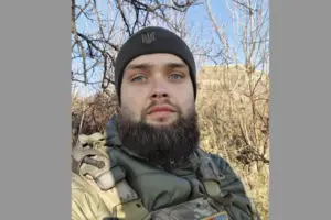 Військовий переконаний, що завершення війни відбудеться не завдяки діям винятково на полі бою, а цьому передуватиме ряд подій глобального характеру