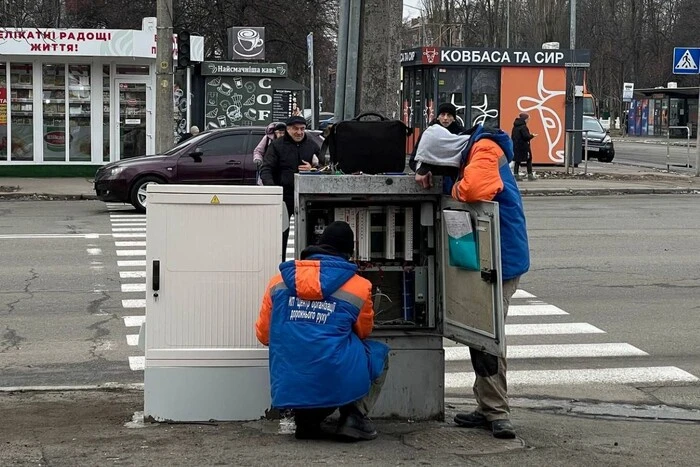 У одному з районів Києва встановили дві шафи резервного живлення для світлофорів