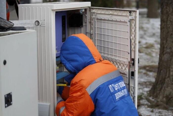 У Києві сьогодні встановлюють три шафи резервного живлення для світлофорів 