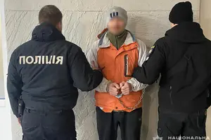 Підозрюваним загрожує позбавлення волі на строк від 10 до 15 років або довічне ув’язнення з конфіскацією майна