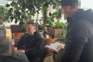 Підозрюваний та його спільник створили схему, яка передбачала постачання продукції АТ «Укрзалізниця» за завищеними цінами